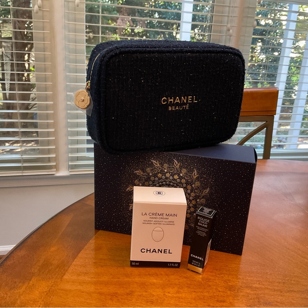CHANEL HOLIDAY BAG, LA CRÈME MAIN, COCO BAUME NWT AUTHENTIC LIMITED EDITION